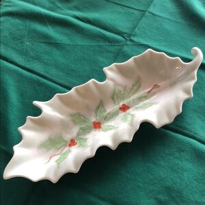 White Ceramic Leaf-Shaped Dish